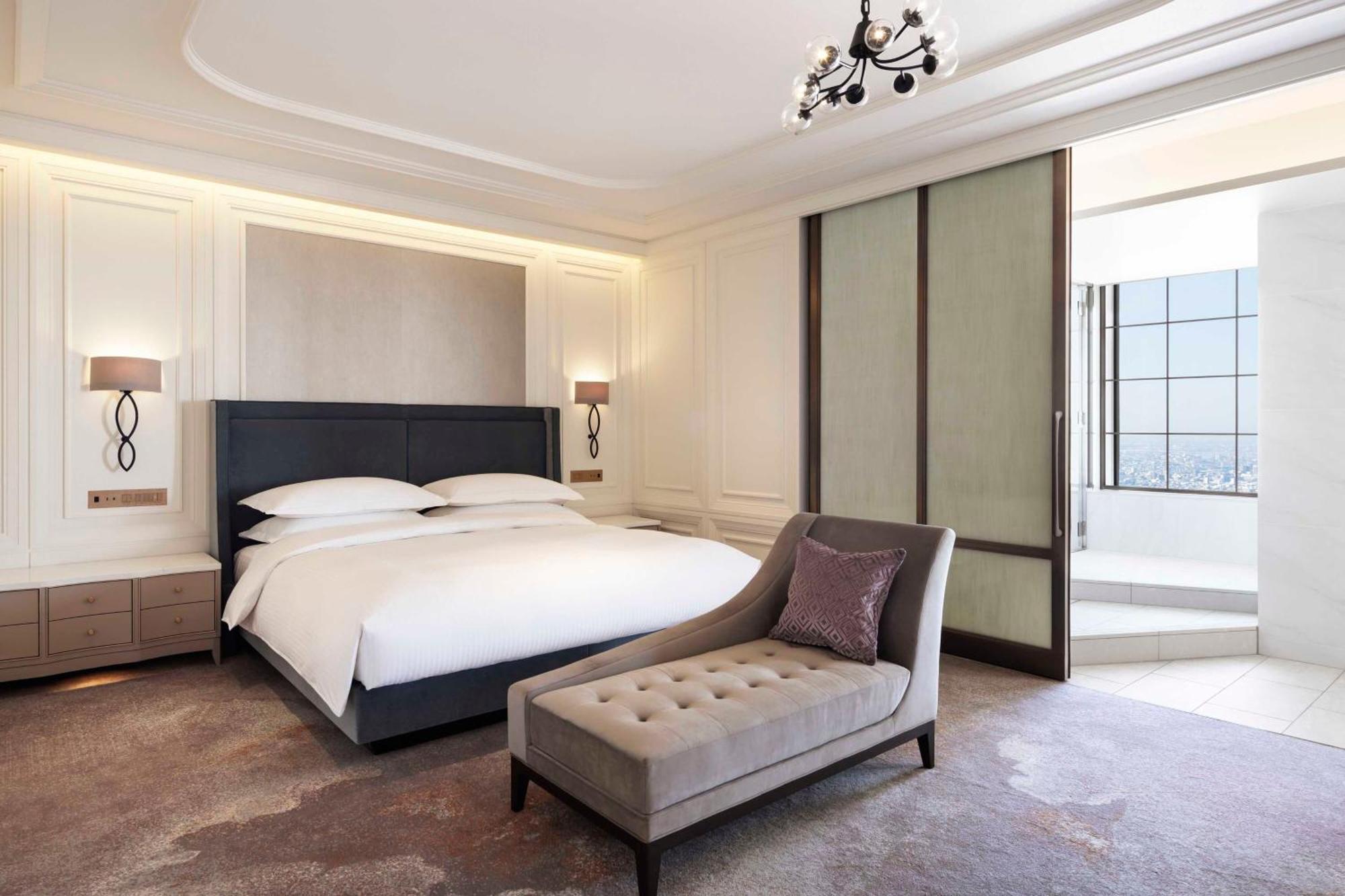 Nagoya Marriott Associa Hotel Екстер'єр фото A bedroom at The Ritz-Carlton, Hong Kong